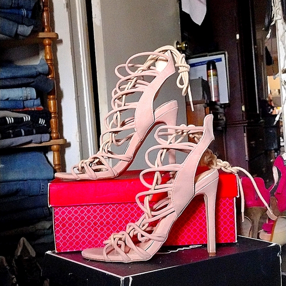 Woman's Pink high heel w/wrap around straps. size 7 only, by Nina Garcia. - Picture 3 of 4